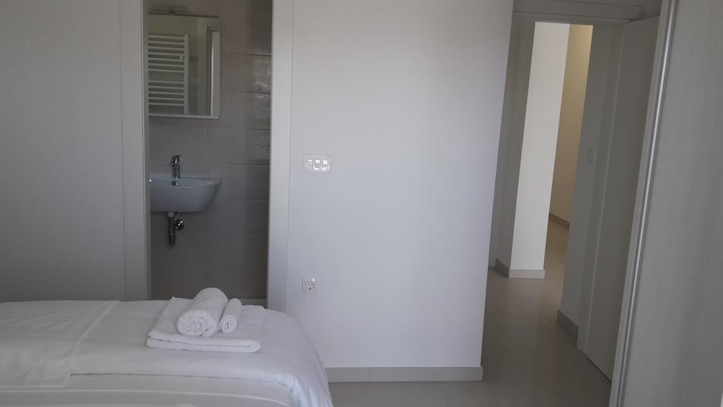 Villa-Apartments Karmel Kaštela Екстериор снимка
