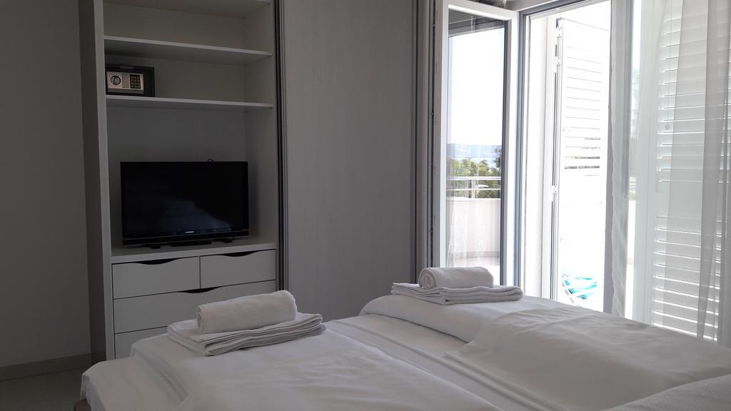 Villa-Apartments Karmel Kaštela Екстериор снимка