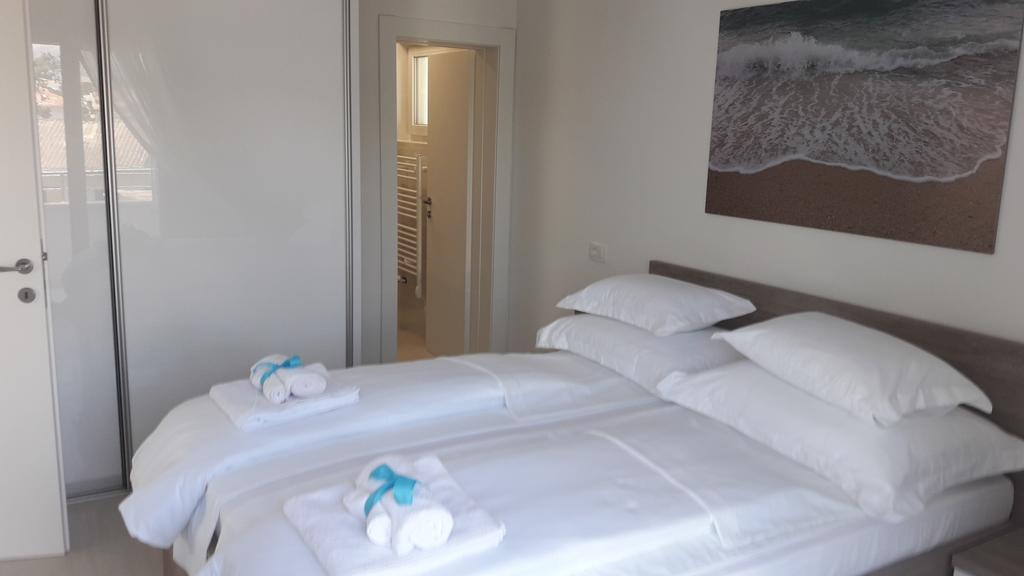 Villa-Apartments Karmel Kaštela Екстериор снимка
