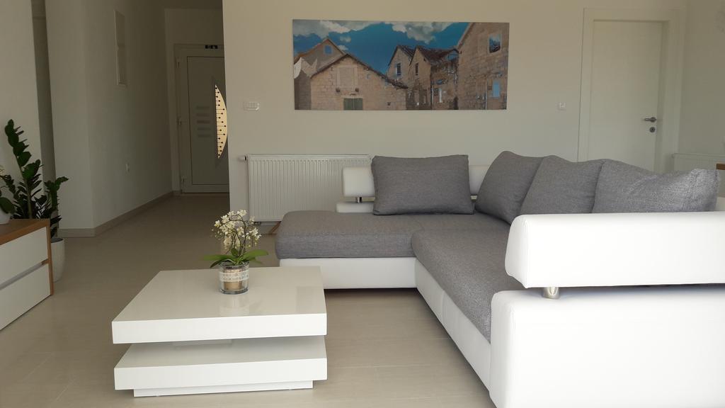 Villa-Apartments Karmel Kaštela Екстериор снимка