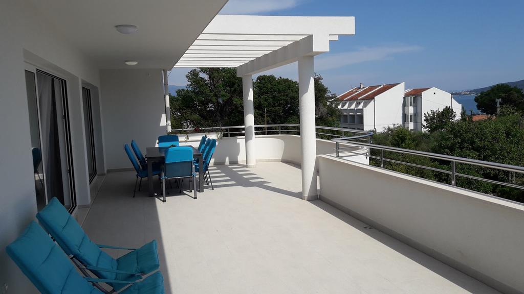 Villa-Apartments Karmel Kaštela Екстериор снимка