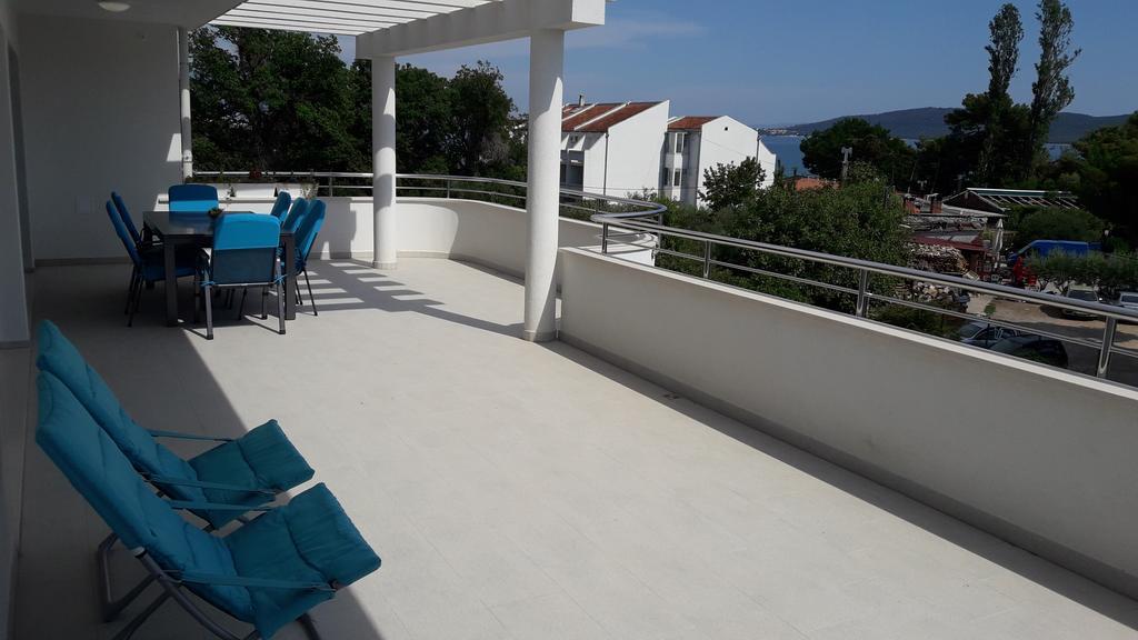Villa-Apartments Karmel Kaštela Екстериор снимка