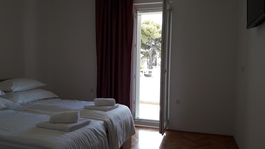 Villa-Apartments Karmel Kaštela Екстериор снимка