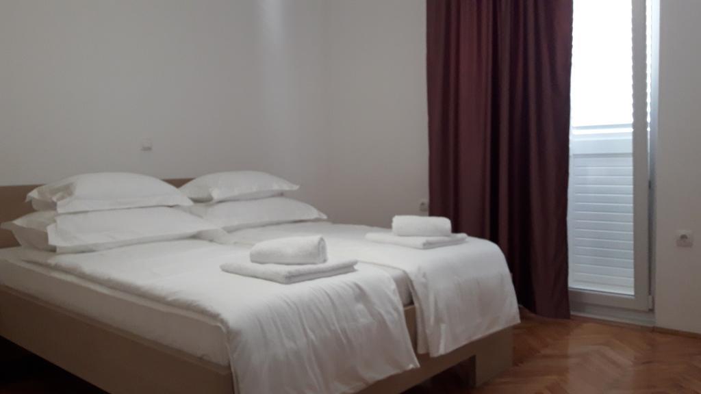 Villa-Apartments Karmel Kaštela Екстериор снимка