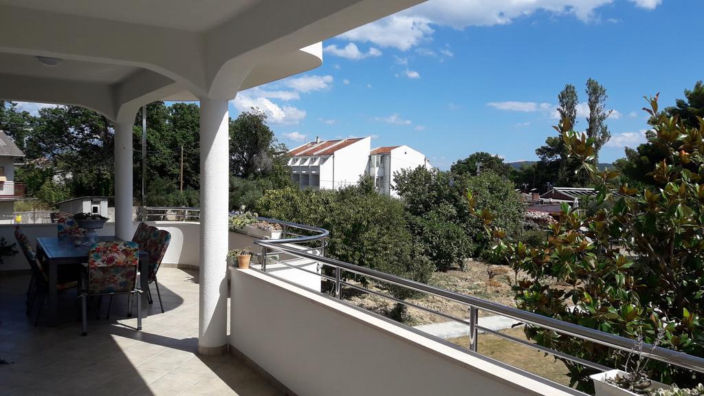 Villa-Apartments Karmel Kaštela Екстериор снимка