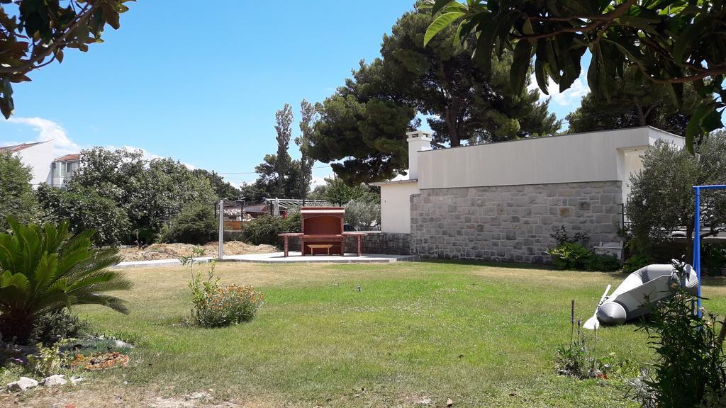 Villa-Apartments Karmel Kaštela Екстериор снимка