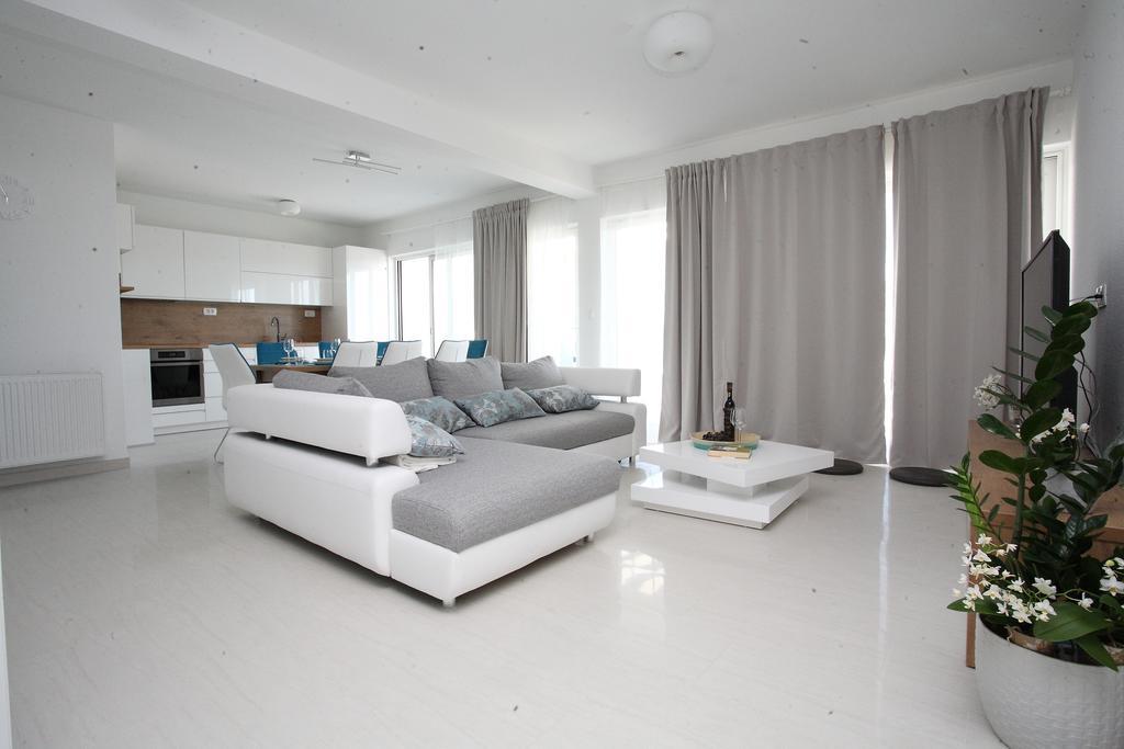 Villa-Apartments Karmel Kaštela Екстериор снимка