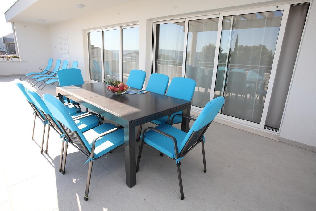 Villa-Apartments Karmel Kaštela Екстериор снимка